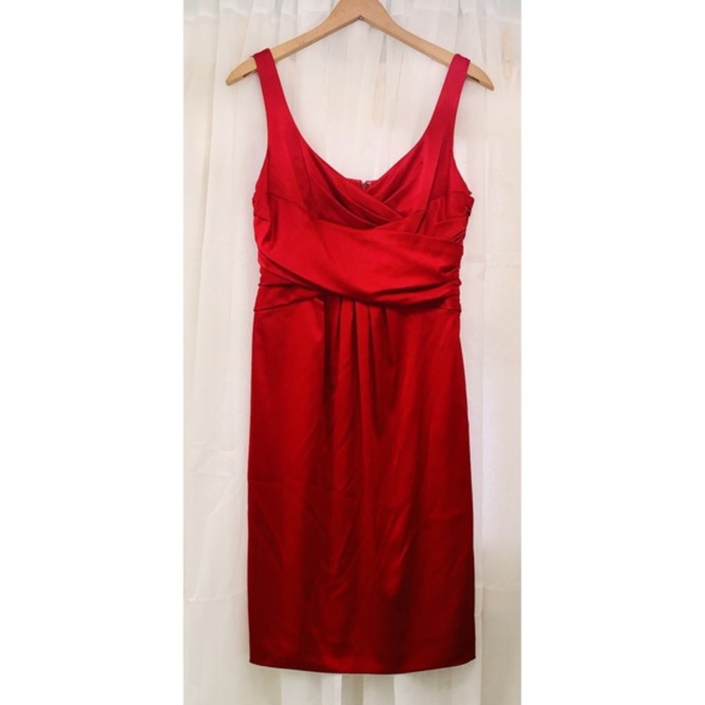 Jones Wear Dress Lined Red Size 8 Ruched Bust Zip and Clasp Closure Silky